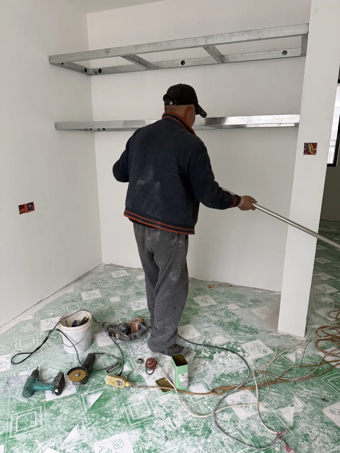 你们包这个钢材花费了多少呀 钢材衣柜