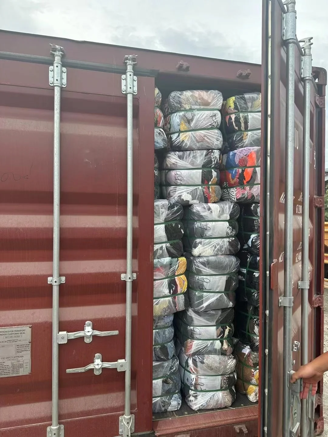 广州专业源头工厂出口二手衣服旧衣服