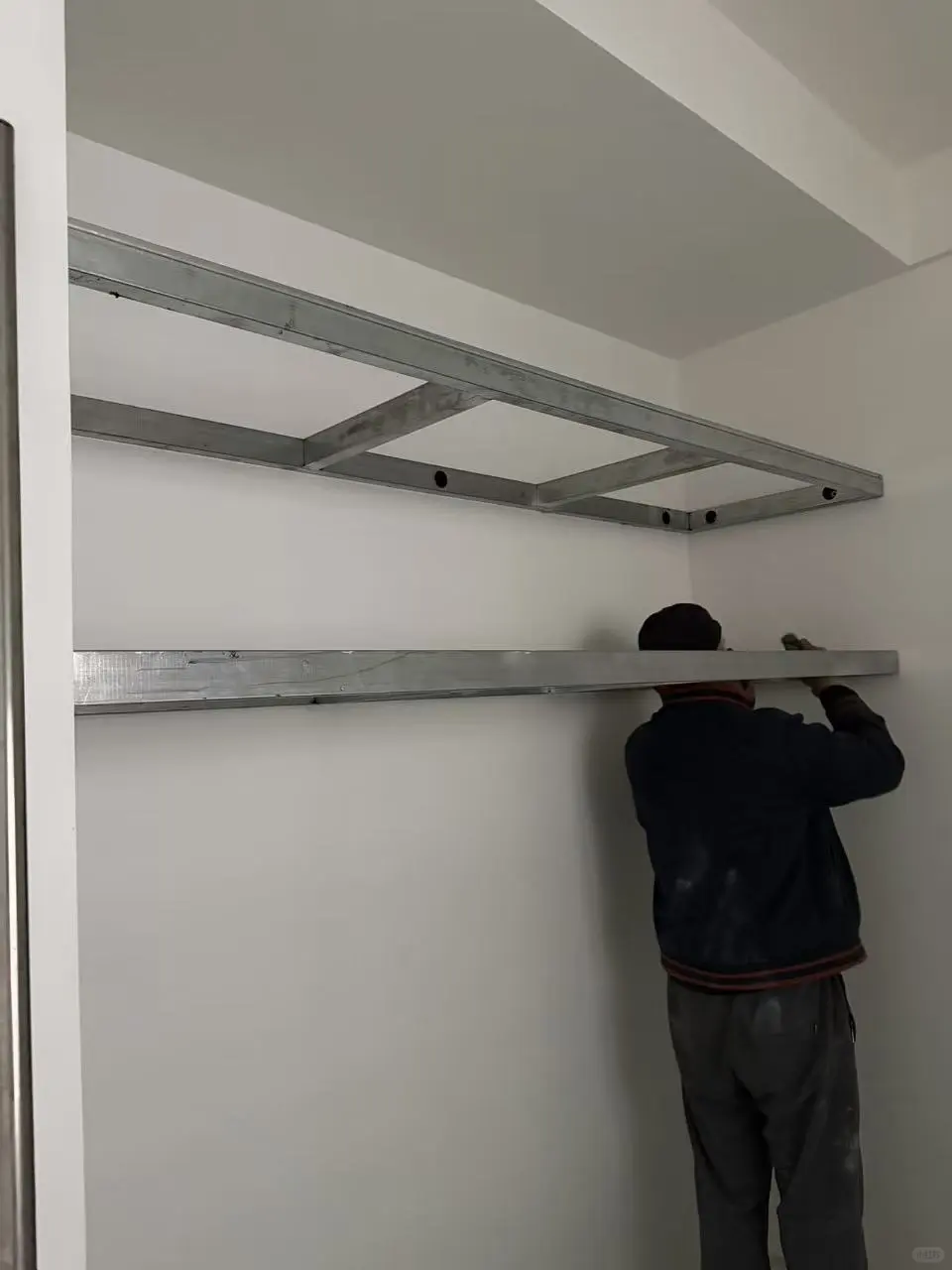 你们包这个钢材花费了多少呀 钢材衣柜