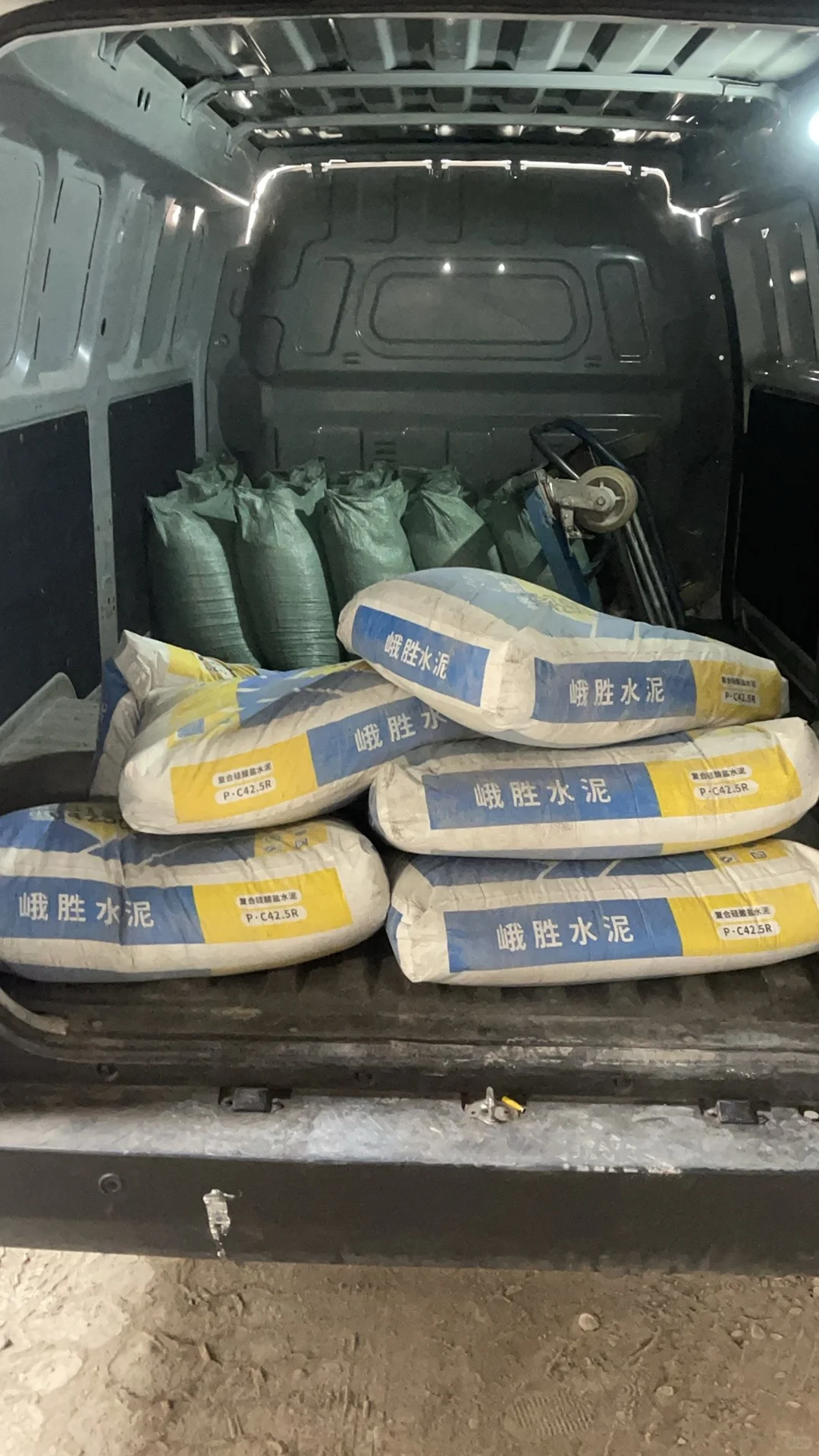 成都建材批发！河沙水泥砖一站购齐