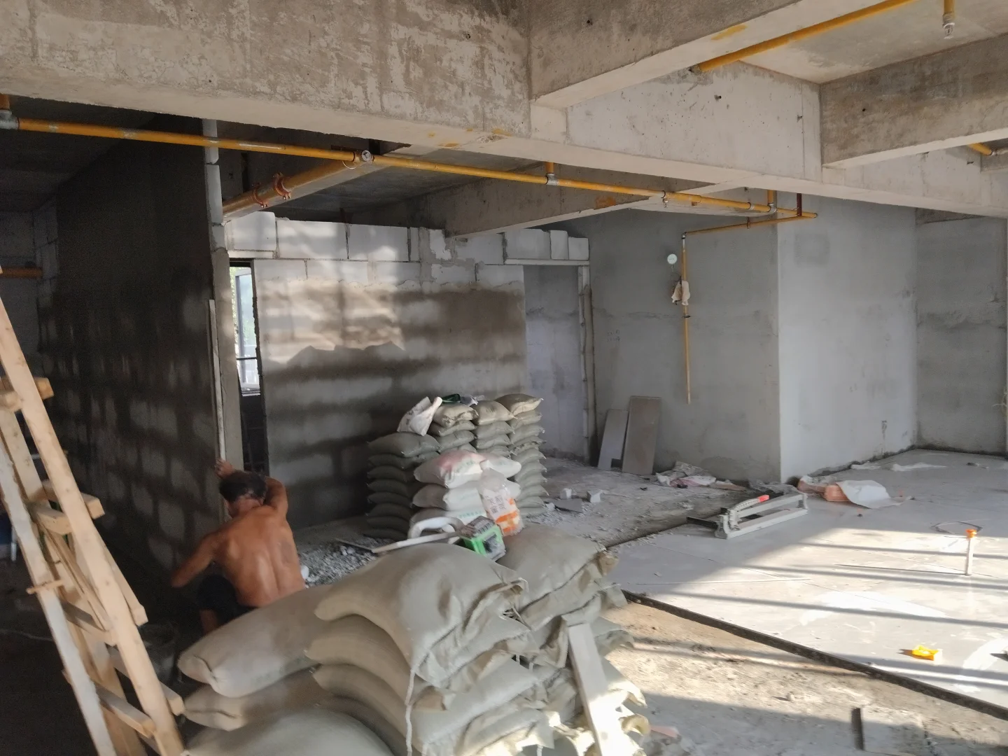 武汉三镇黄沙水泥瓷砖卫浴批发