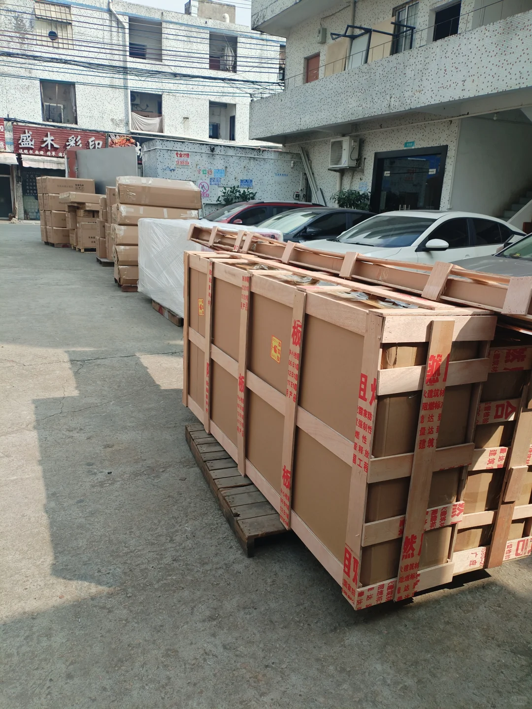 货架工厂，专业生产各种展示架！