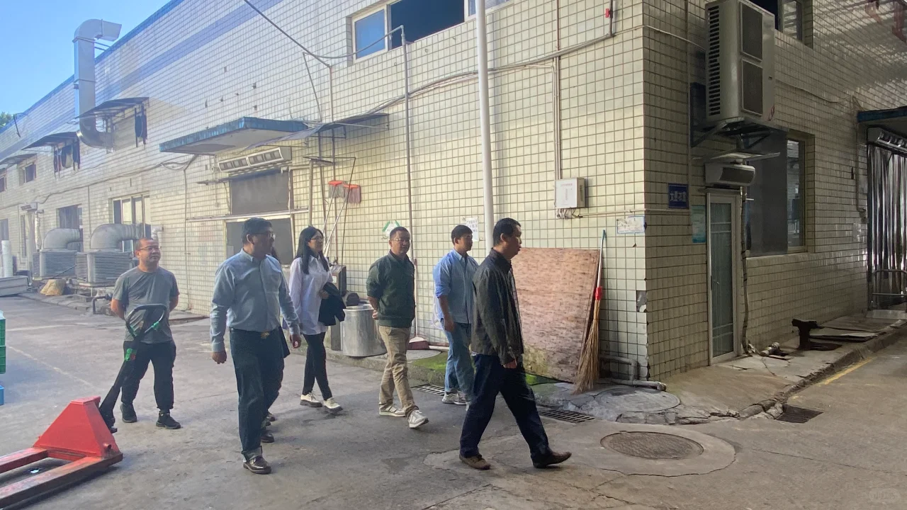 客户来四川罗城牛肉食品有限公司参观