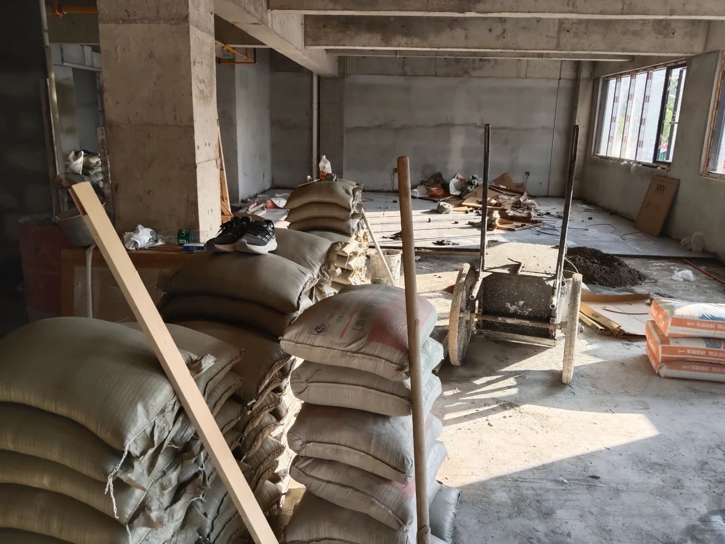 武汉三镇黄沙水泥瓷砖卫浴批发