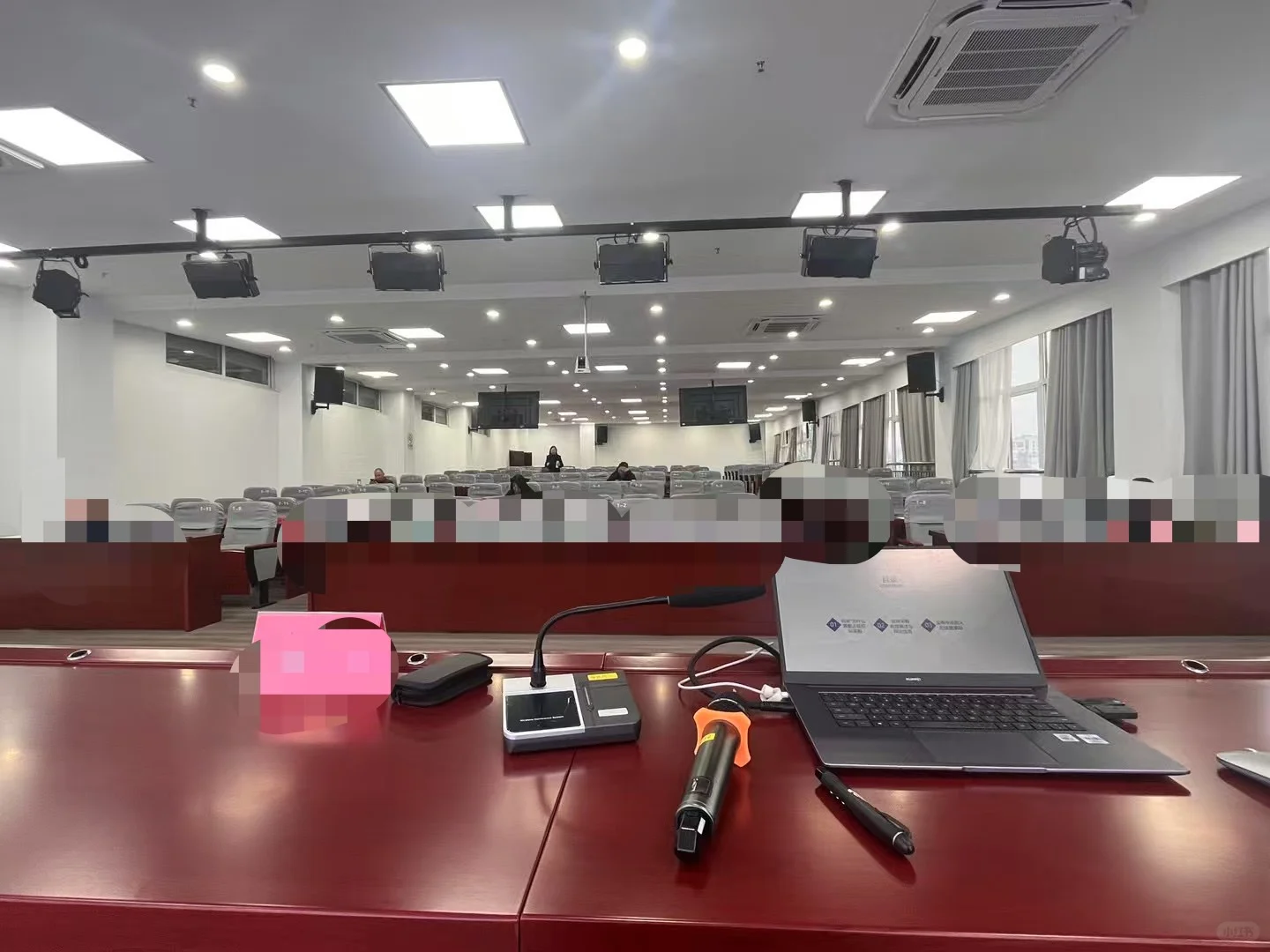 应邀为某县“干部能力提升专项培训班”授课