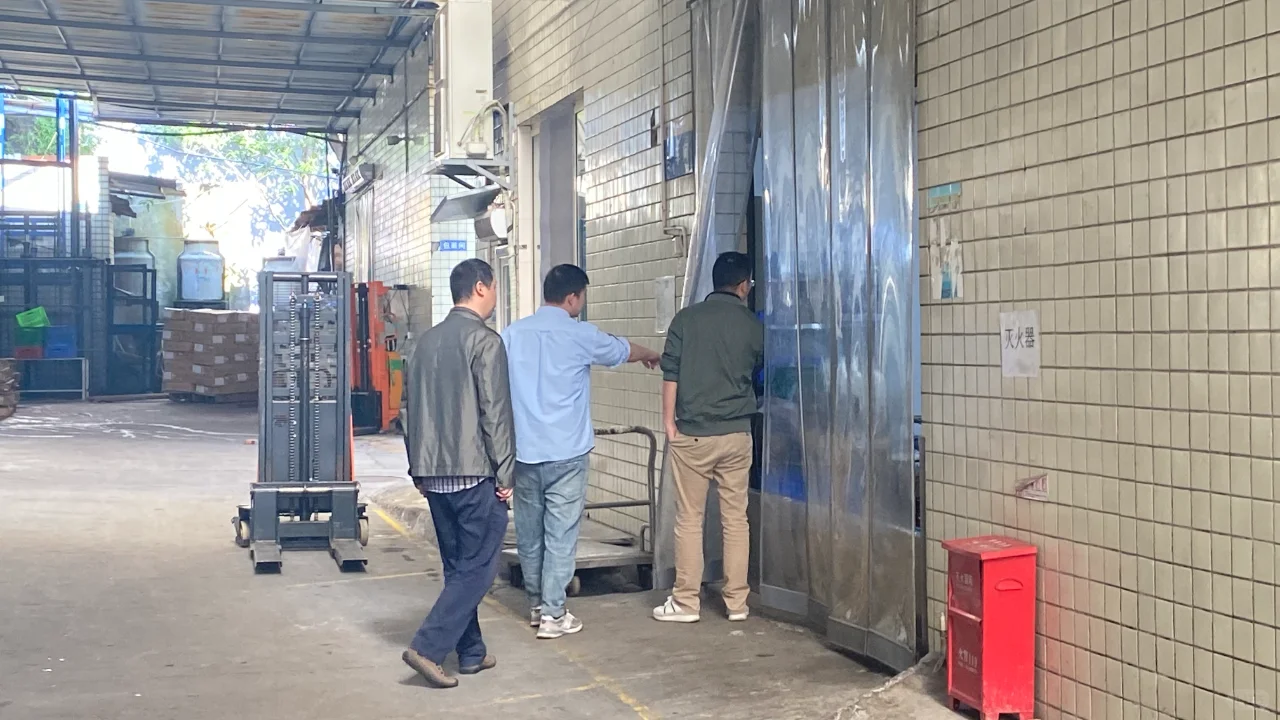 客户来四川罗城牛肉食品有限公司参观