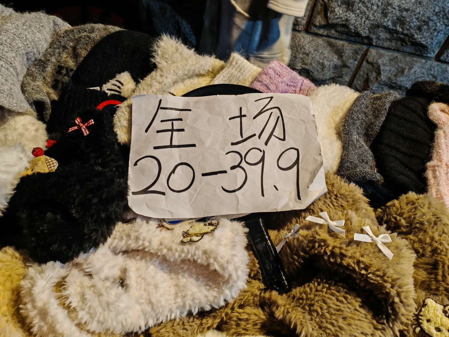 河南牧业经济学院门口帽子！