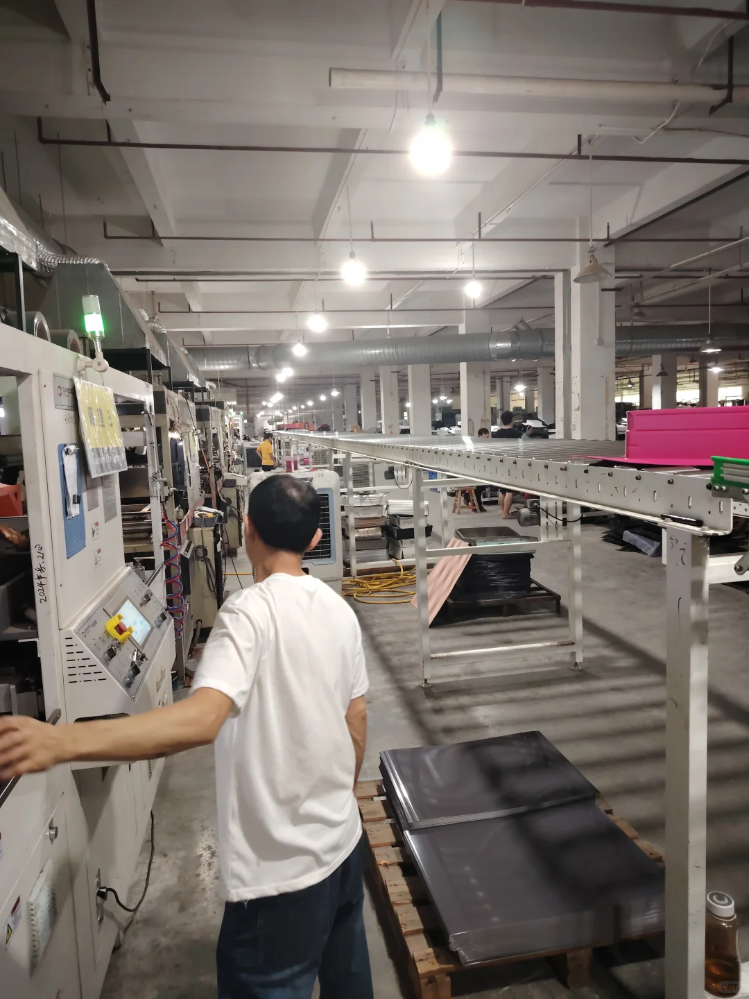 在广东15年箱包厂，品质与效率的完美结合