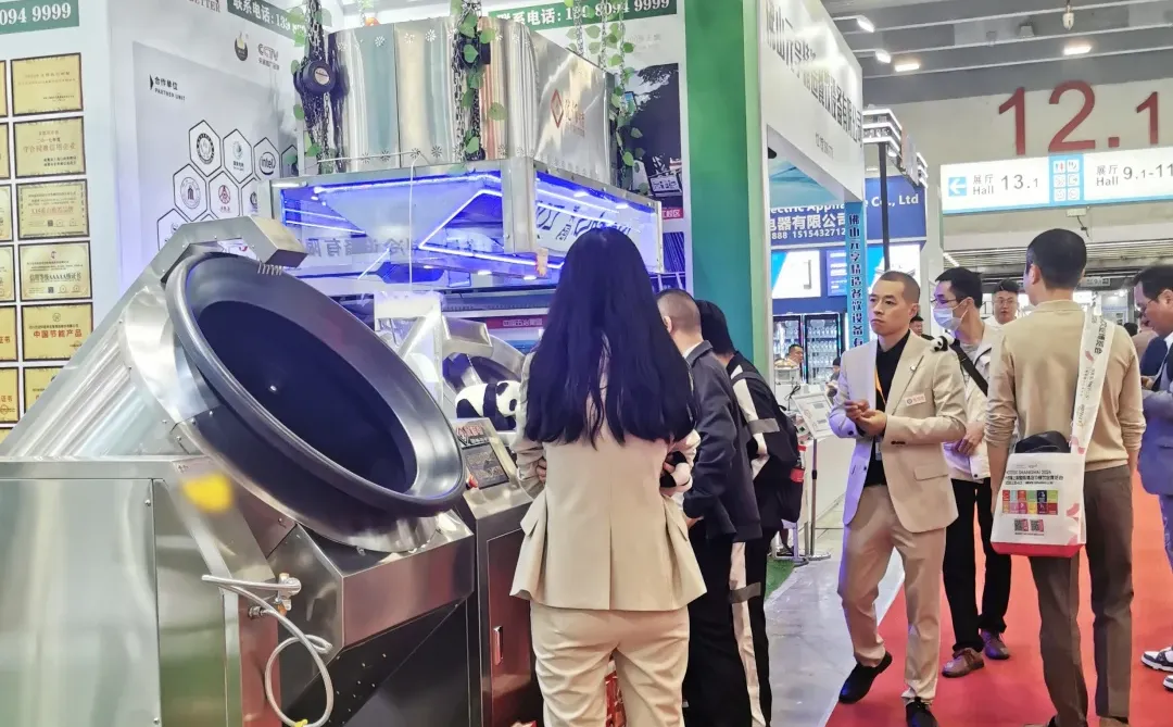 今天我们在广州酒店用品展览会现场