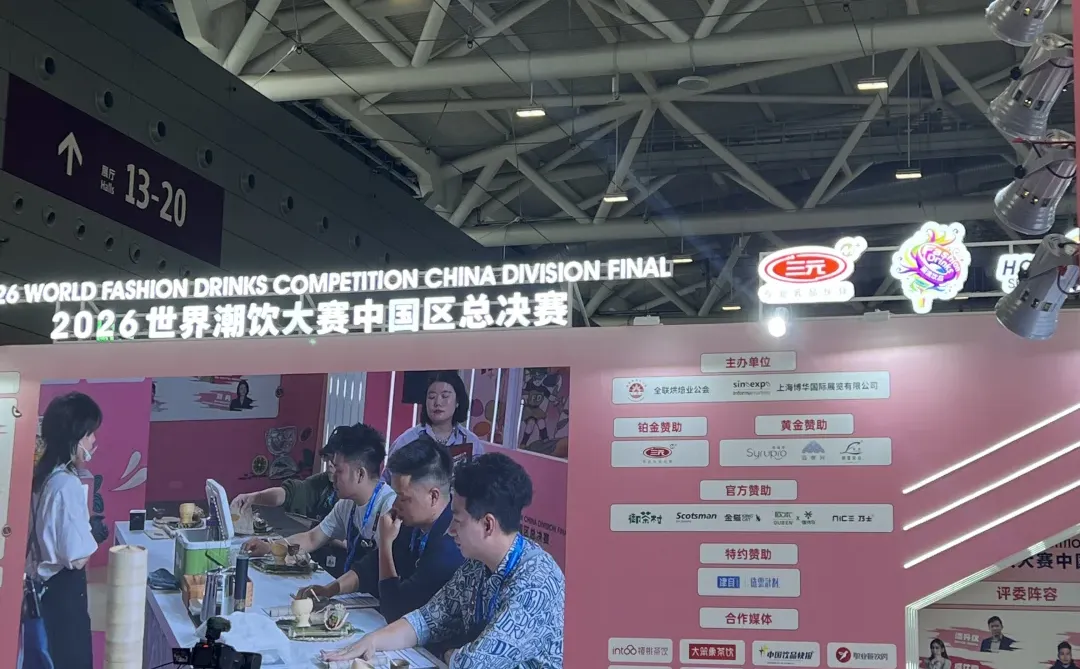 别人是去看展的 我是去蹭吃蹭喝的?