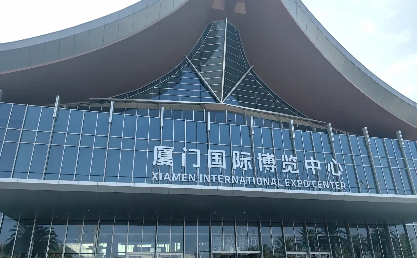 论逛展得带大箱子