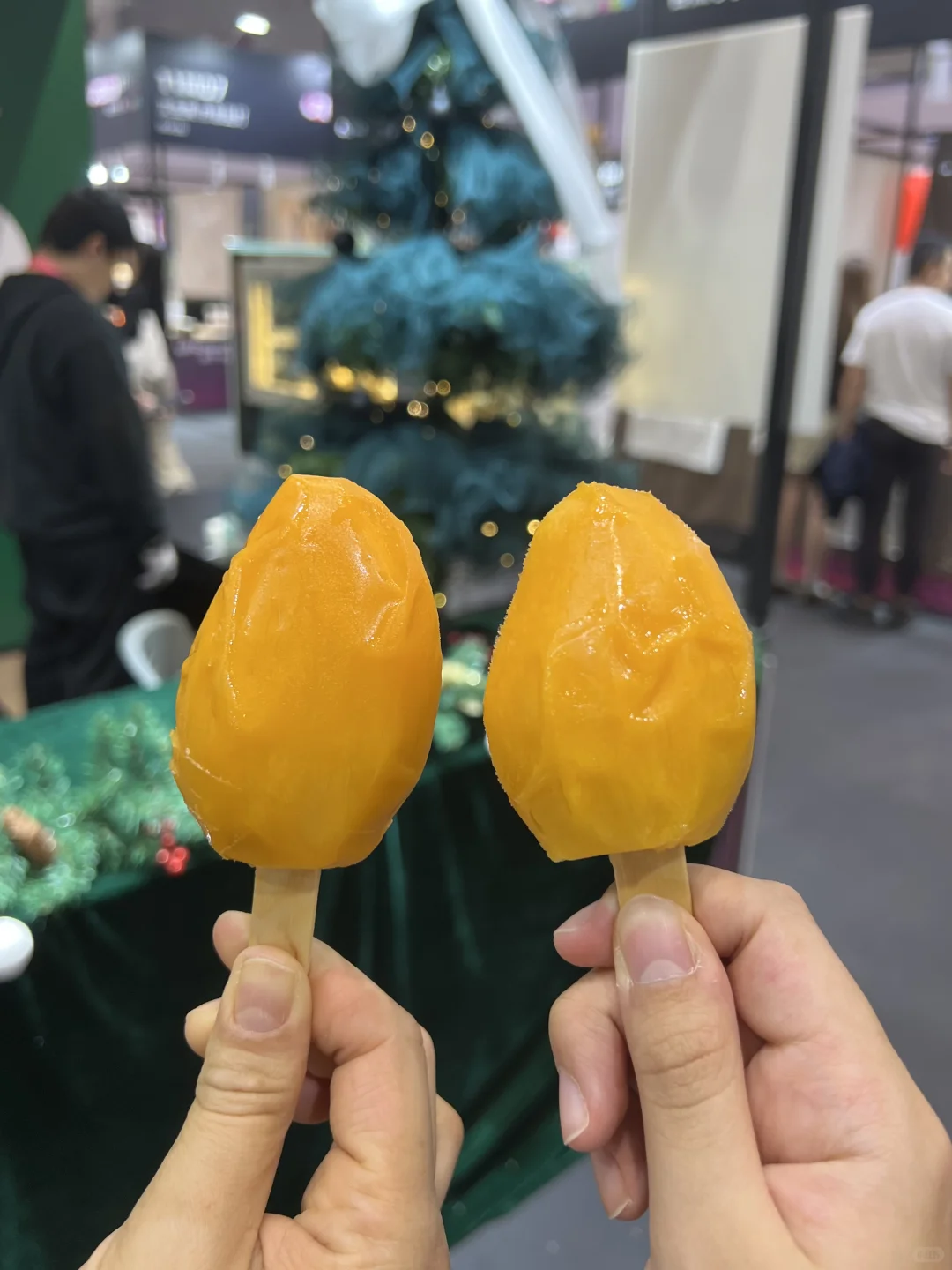 别人是去看展的 我是去蹭吃蹭喝的?