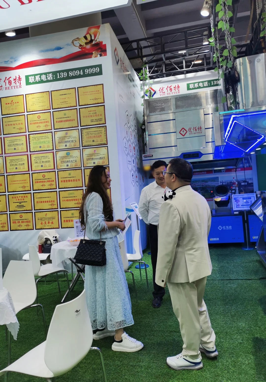 今天我们在广州酒店用品展览会现场