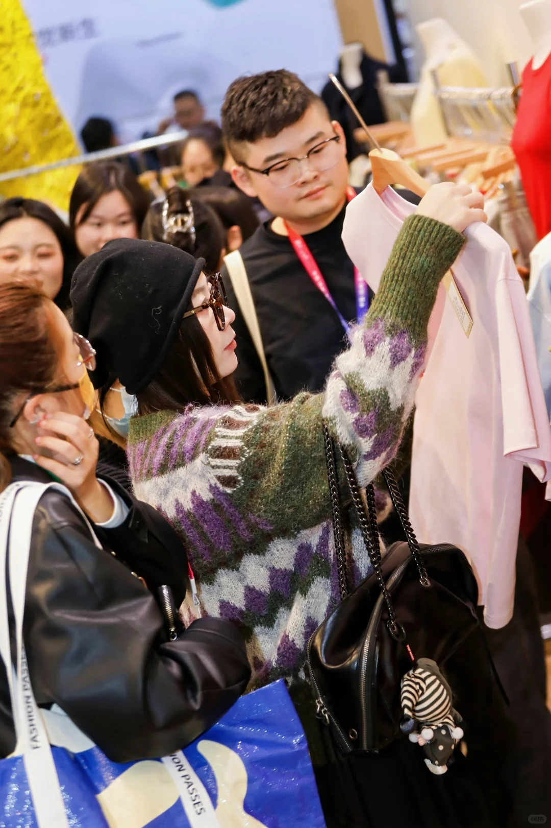 展会首日人气火爆，人流如织！