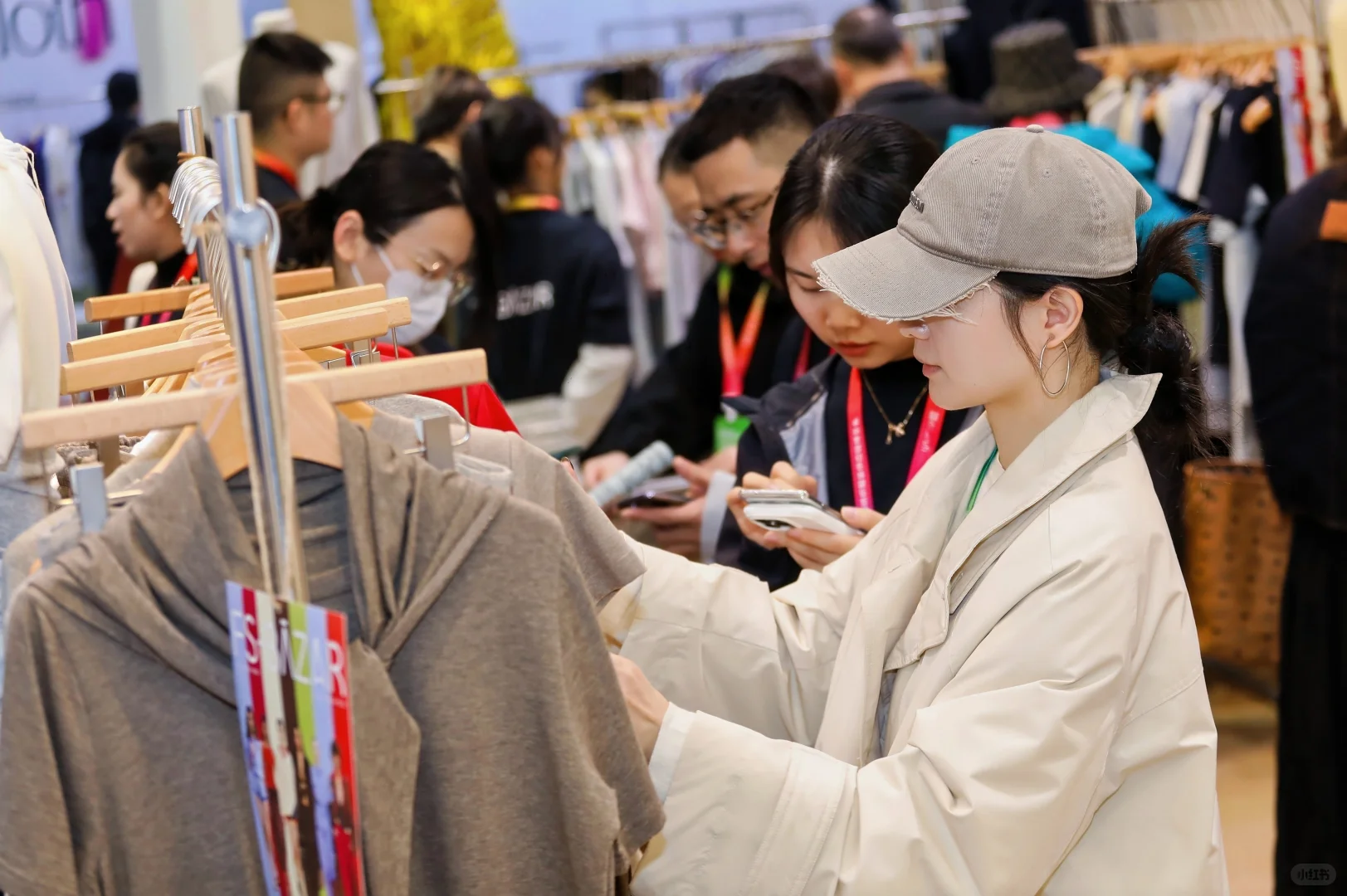 展会首日人气火爆，人流如织！