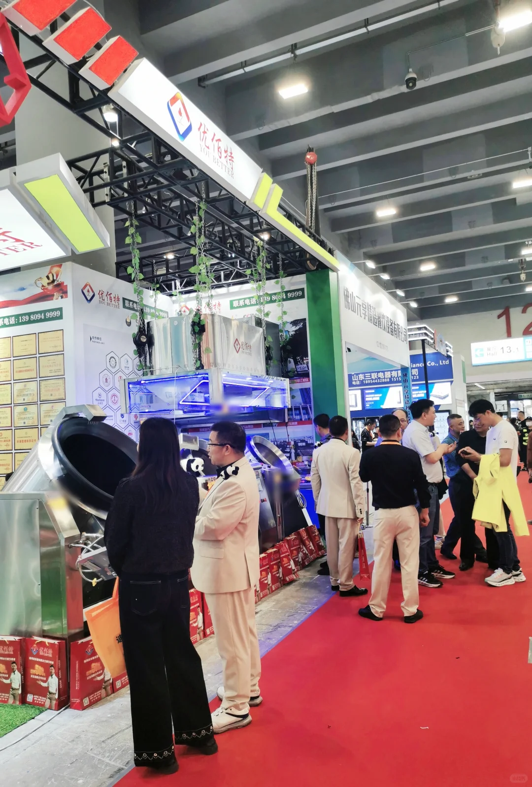 今天我们在广州酒店用品展览会现场