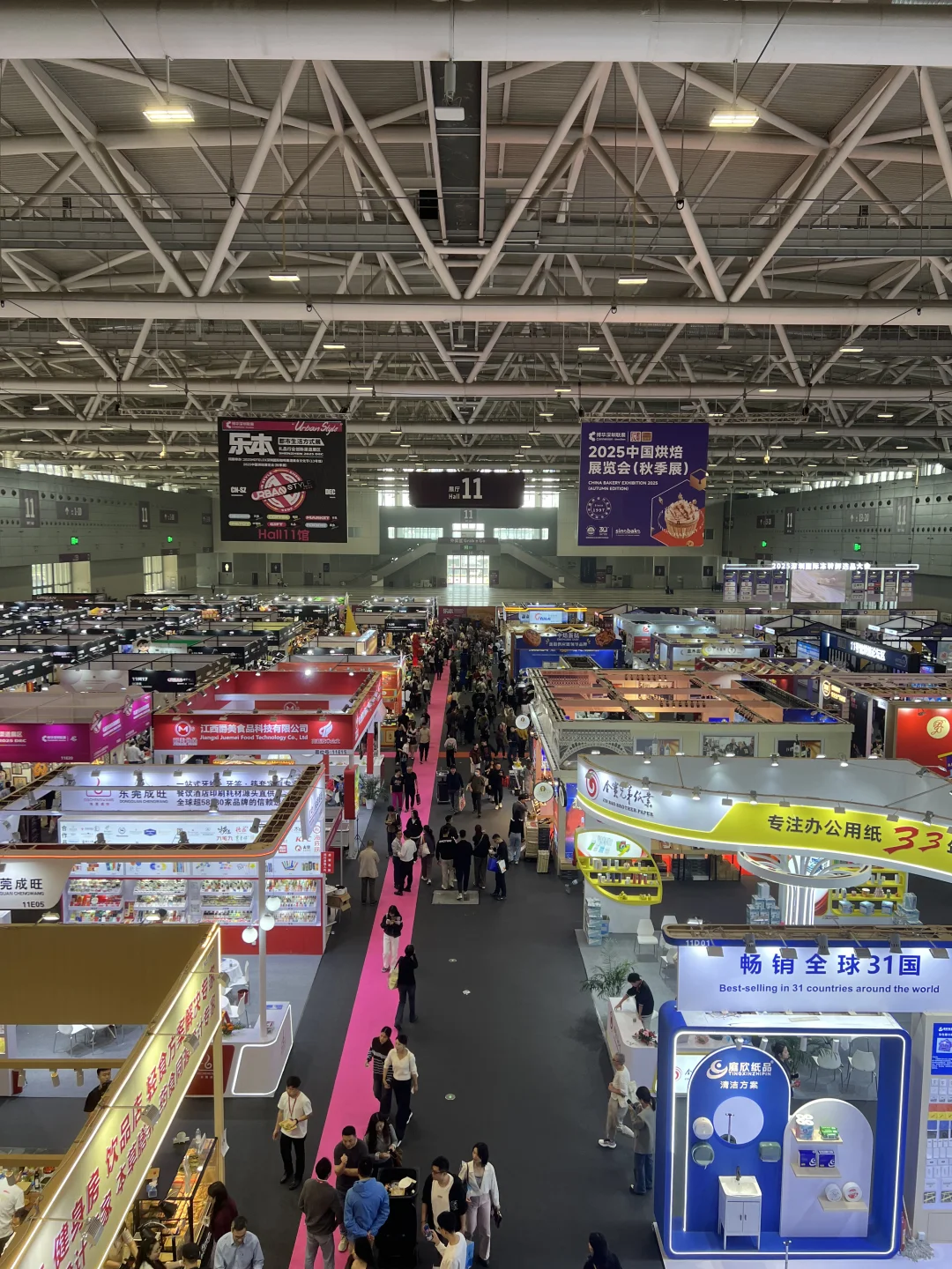 别人是去看展的 我是去蹭吃蹭喝的?