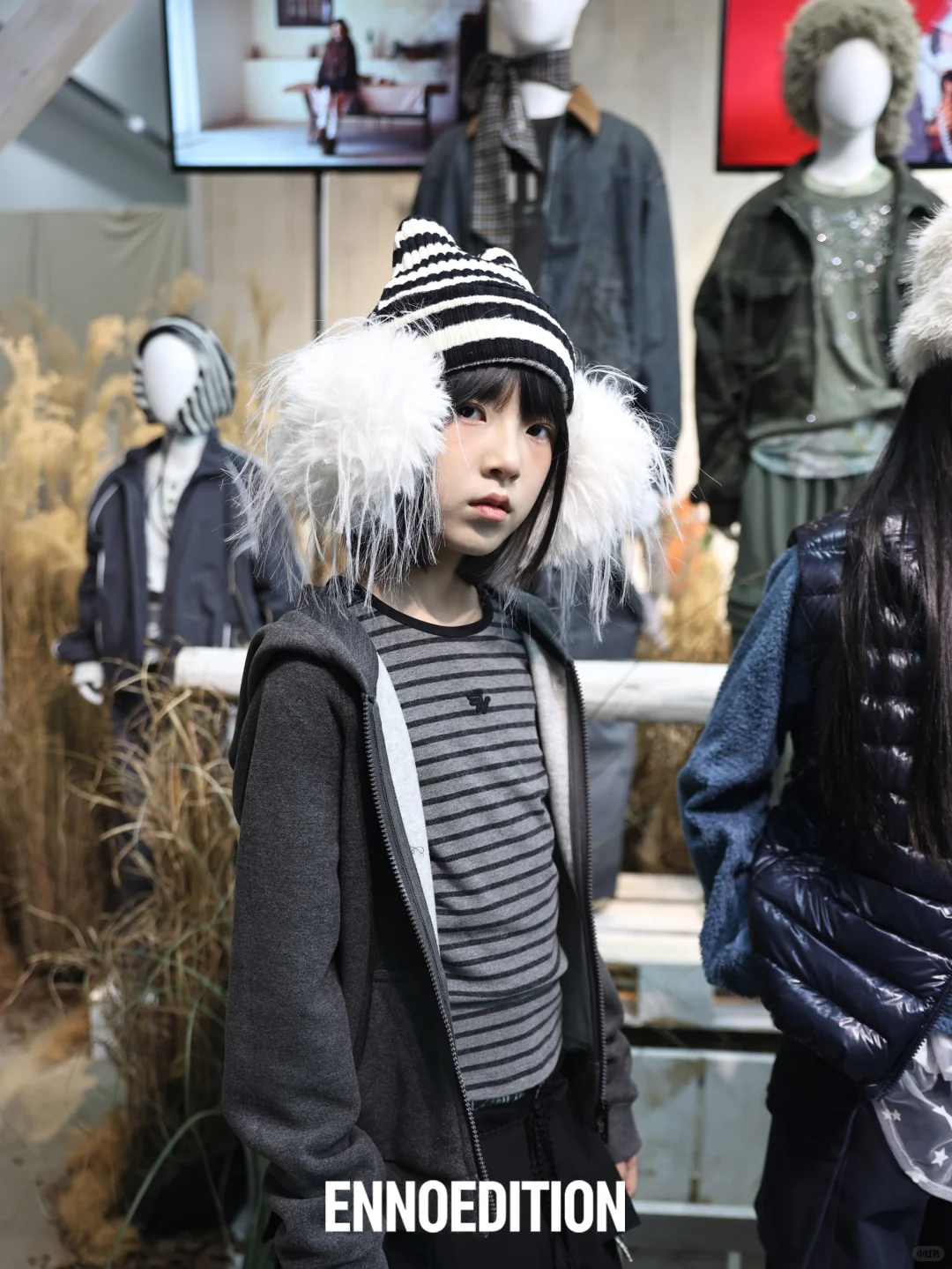 哇～好有氛围感的展台呀！?