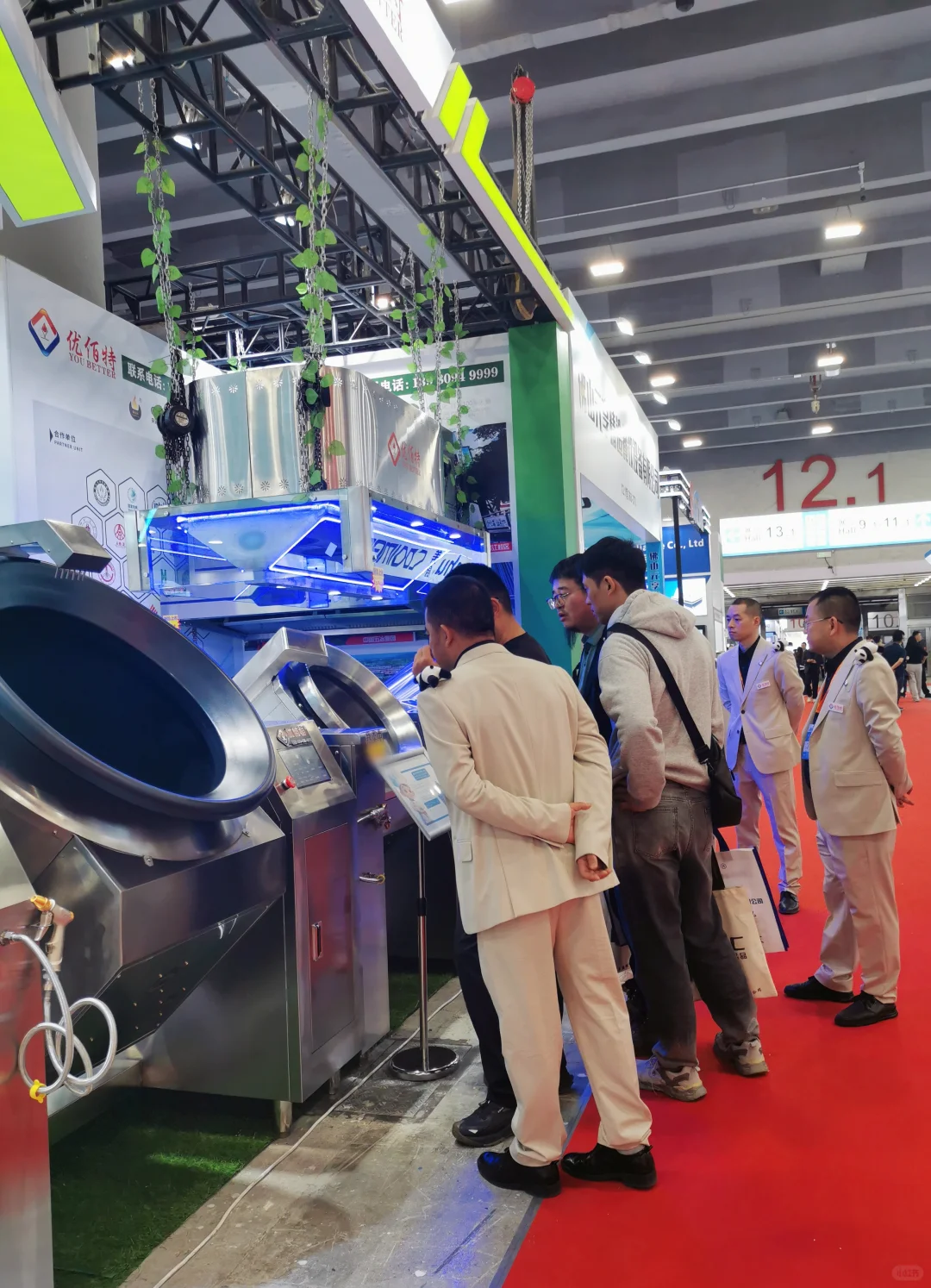 今天我们在广州酒店用品展览会现场