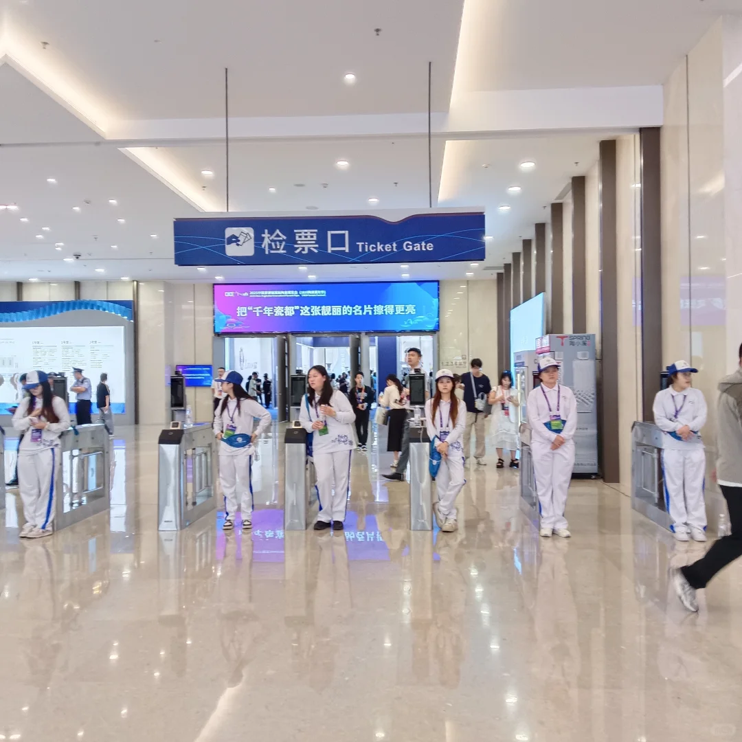 这么大的会议也是让我闯进来了！