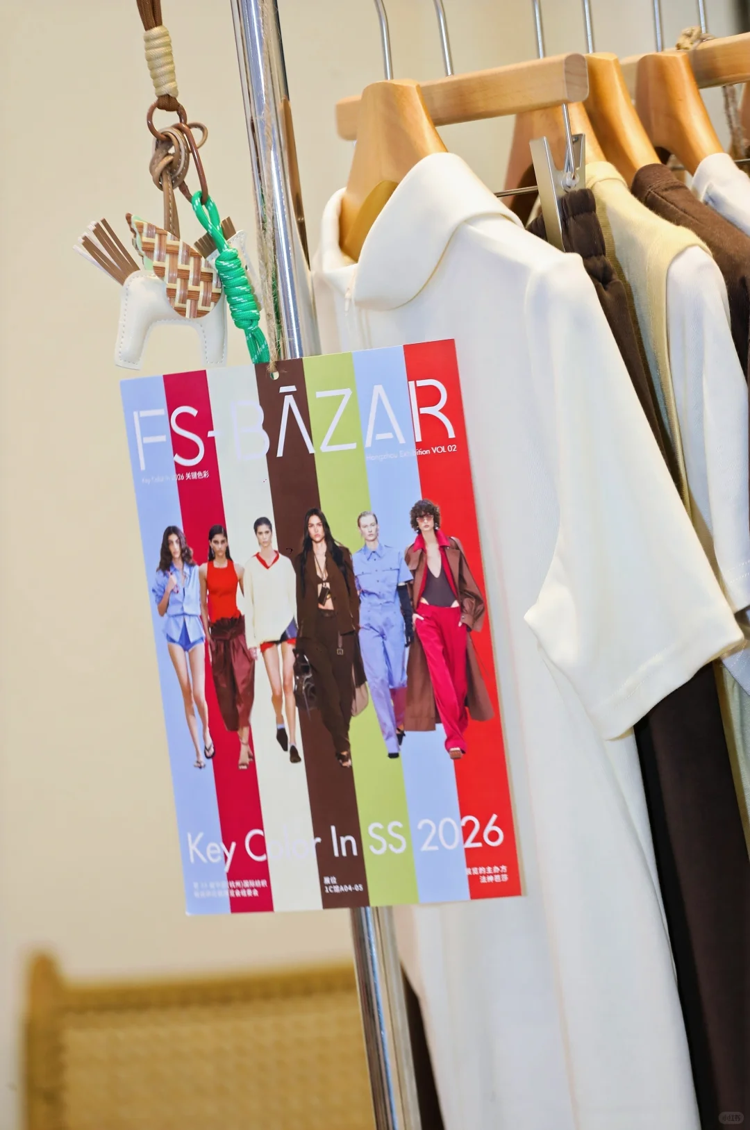 展会首日人气火爆，人流如织！