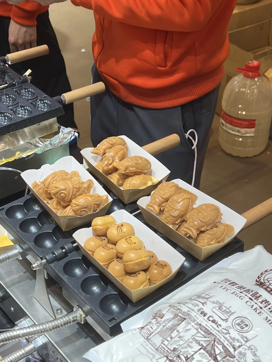 别人是去看展的 我是去蹭吃蹭喝的?