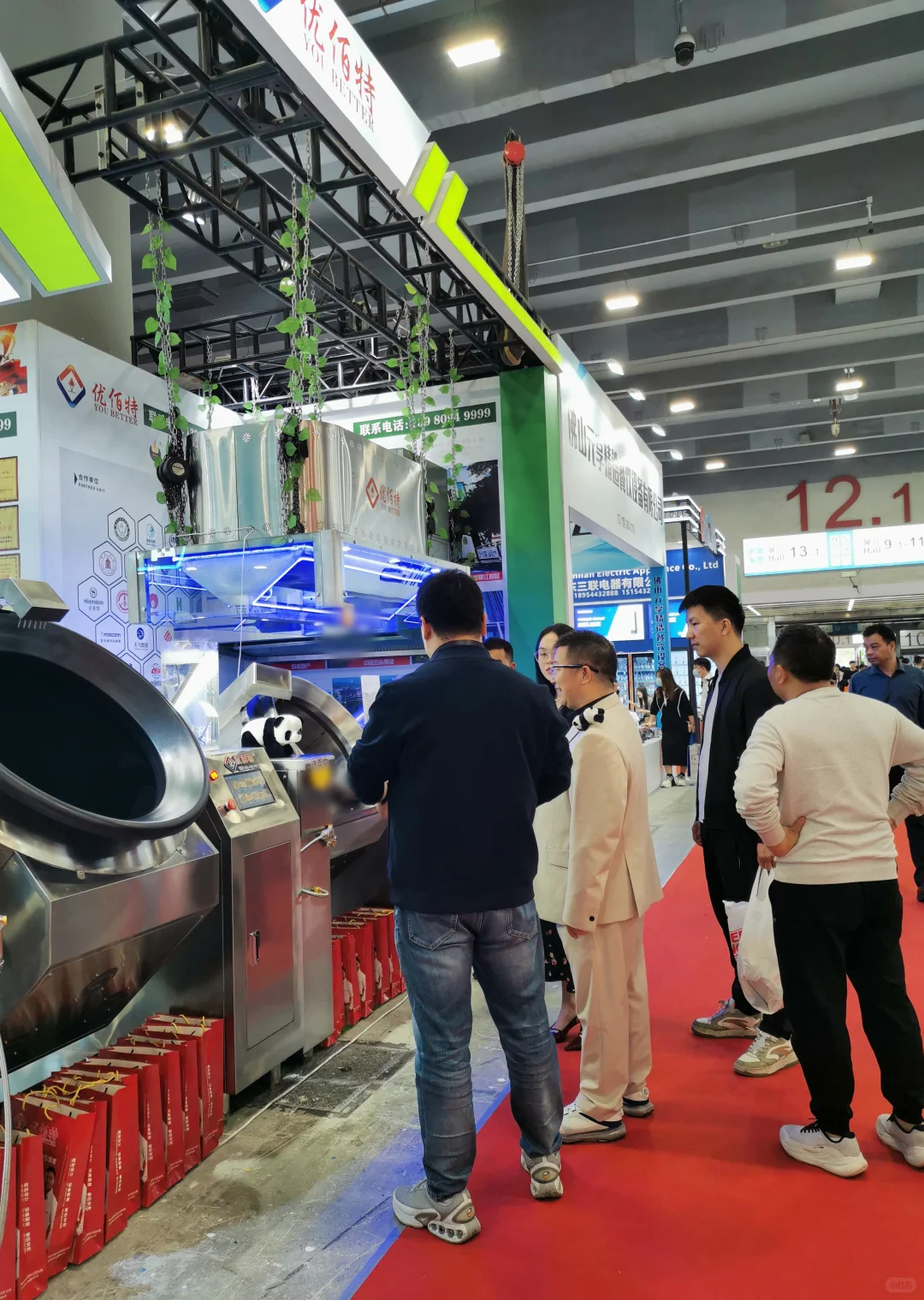 今天我们在广州酒店用品展览会现场