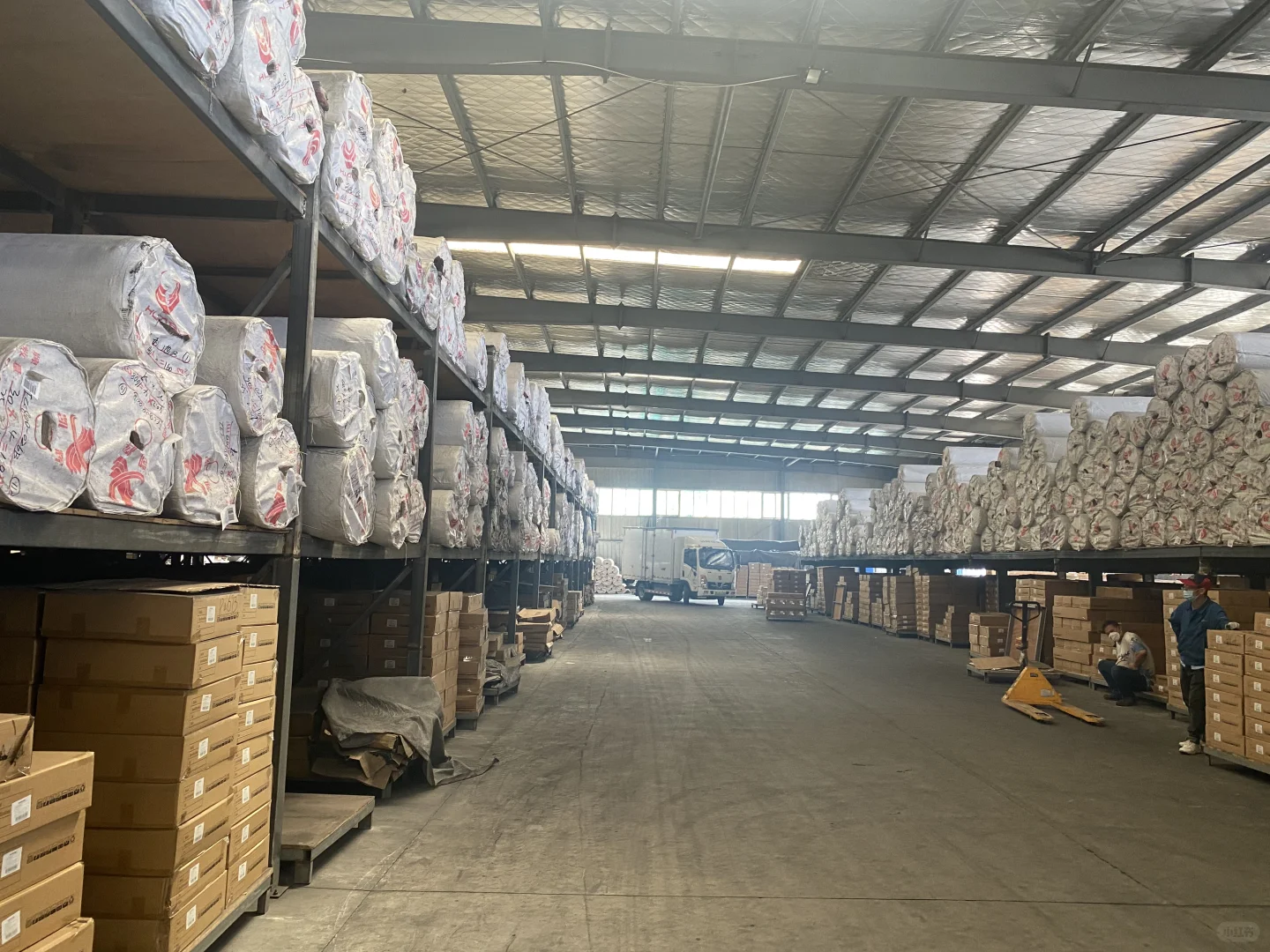 当厂里正对着太阳的那一刻