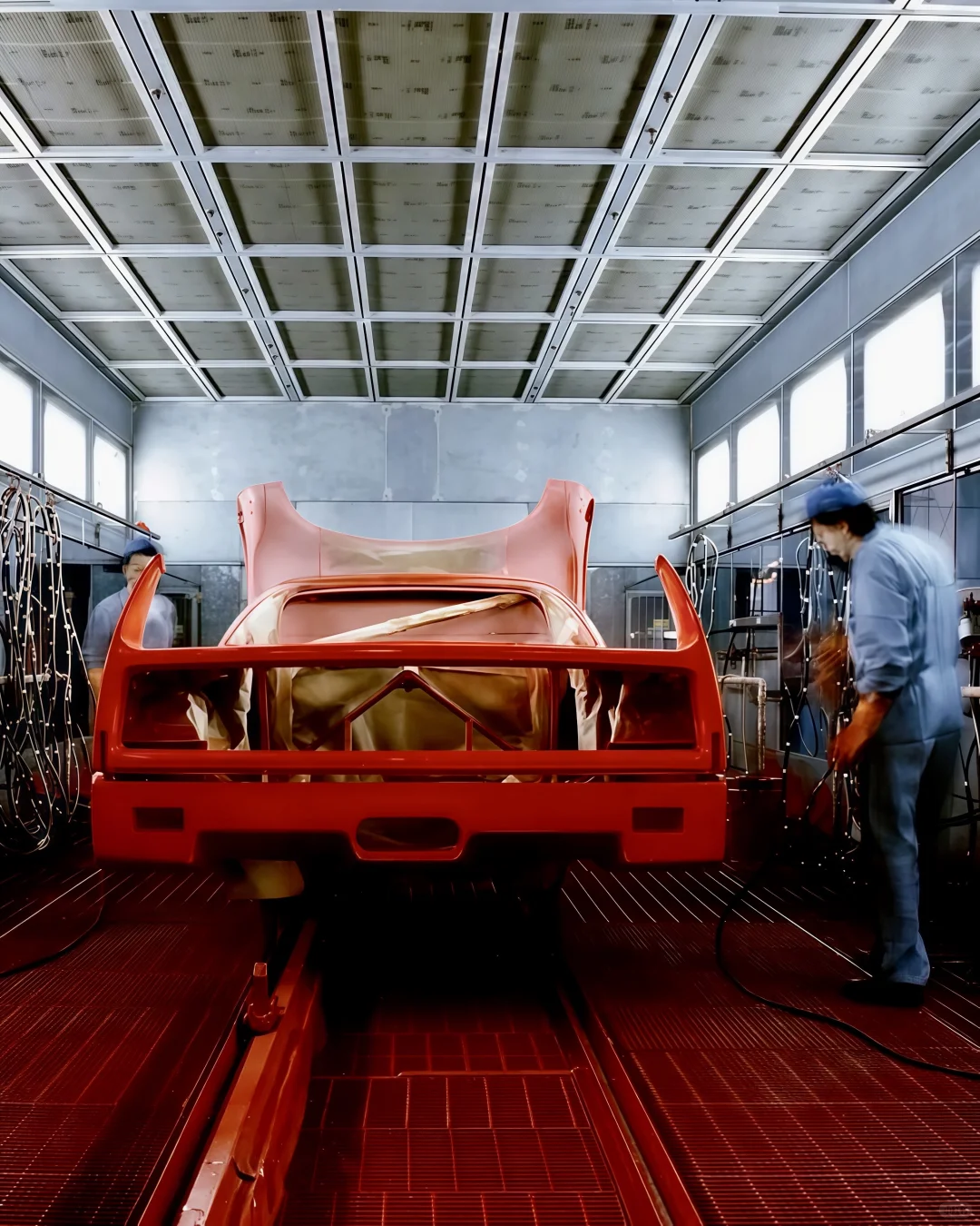 好喜欢看这种法拉利的老厂房生产线?