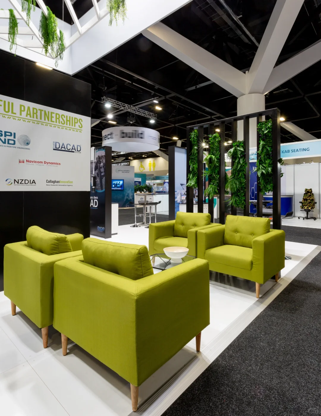 展会里的展台落地后应该怎样布置呢?