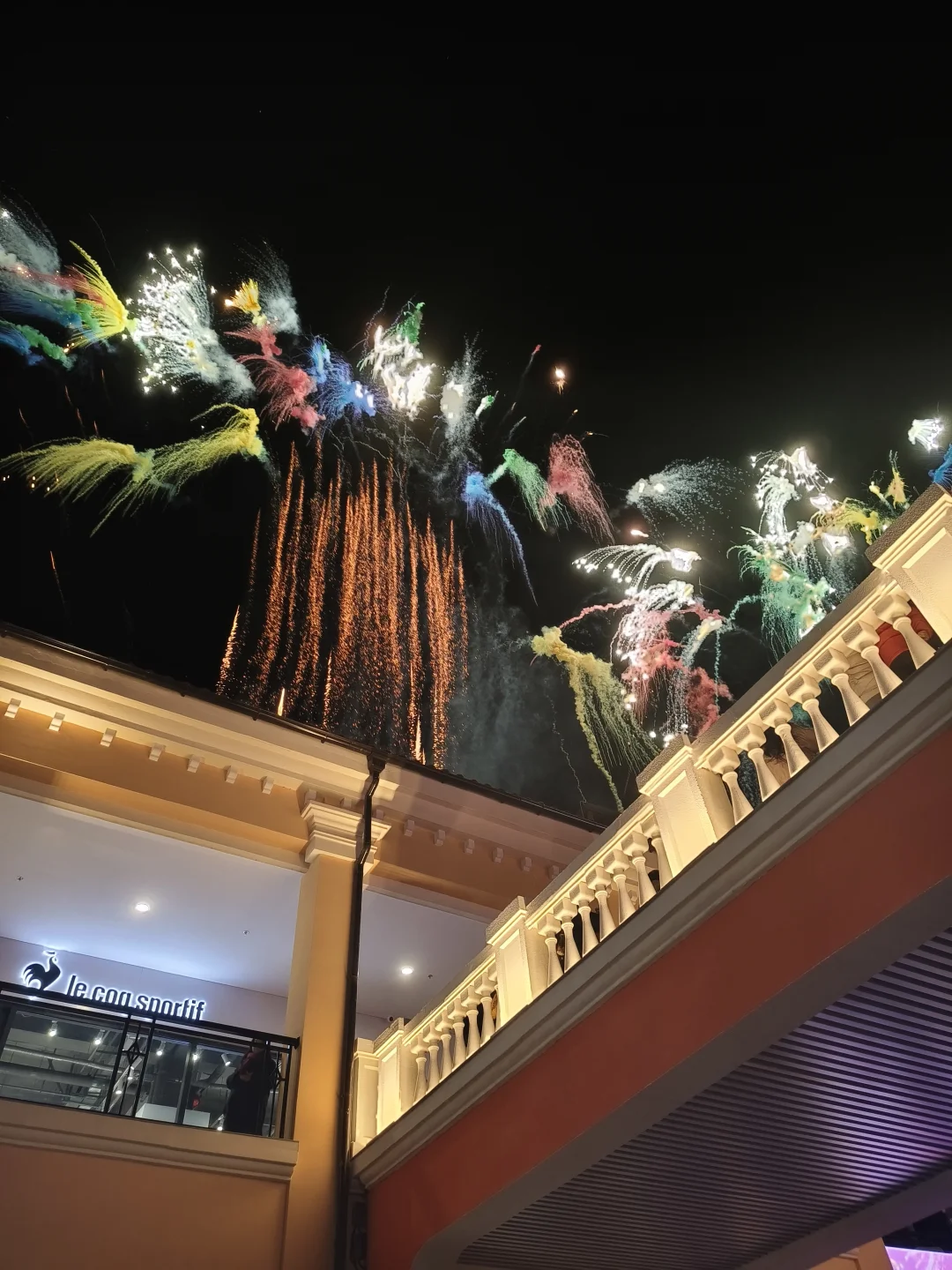 北国奥莱小镇九岁生日快乐?