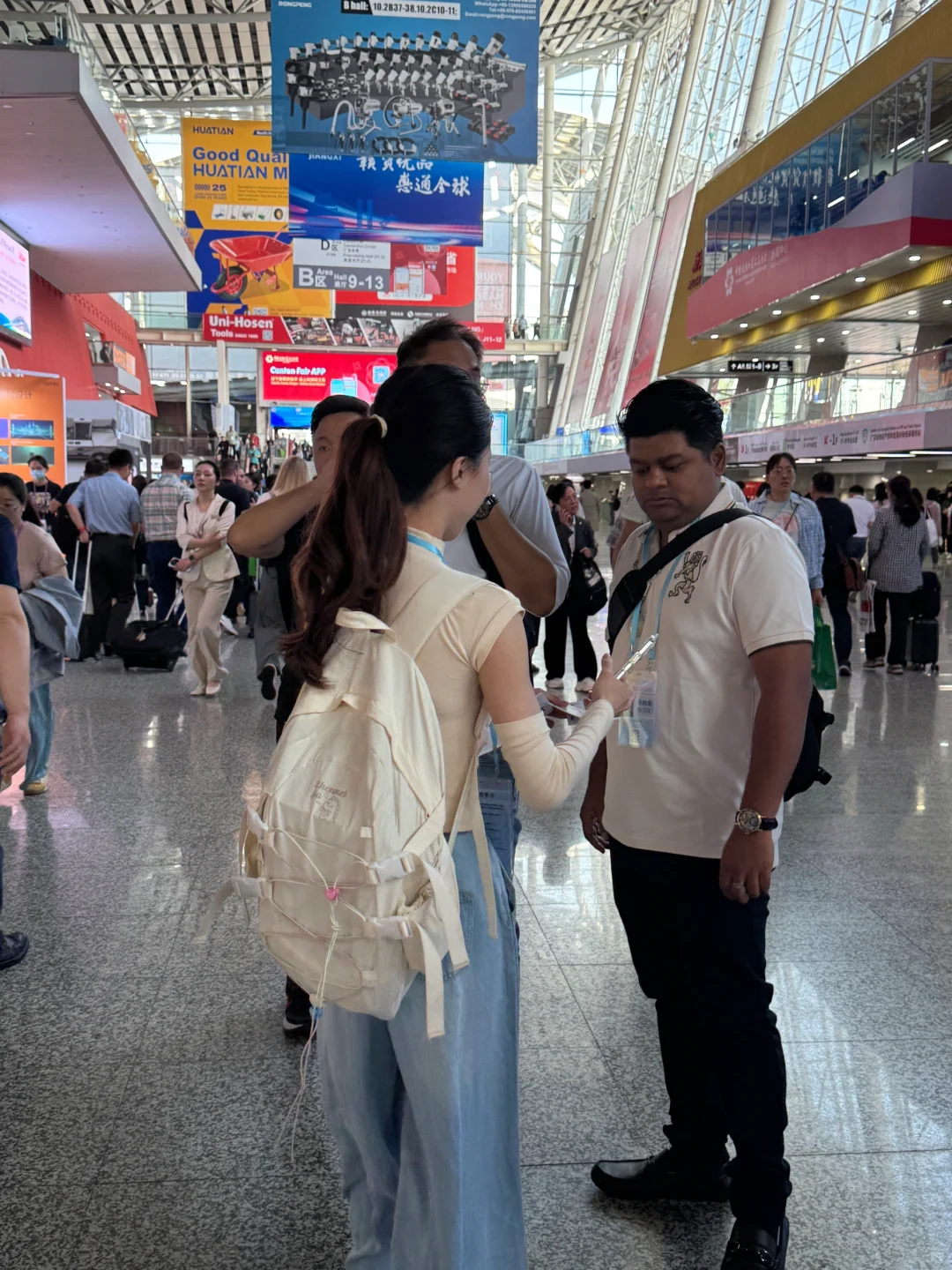 广交会发传单，翻译，收名片，开拓外国人