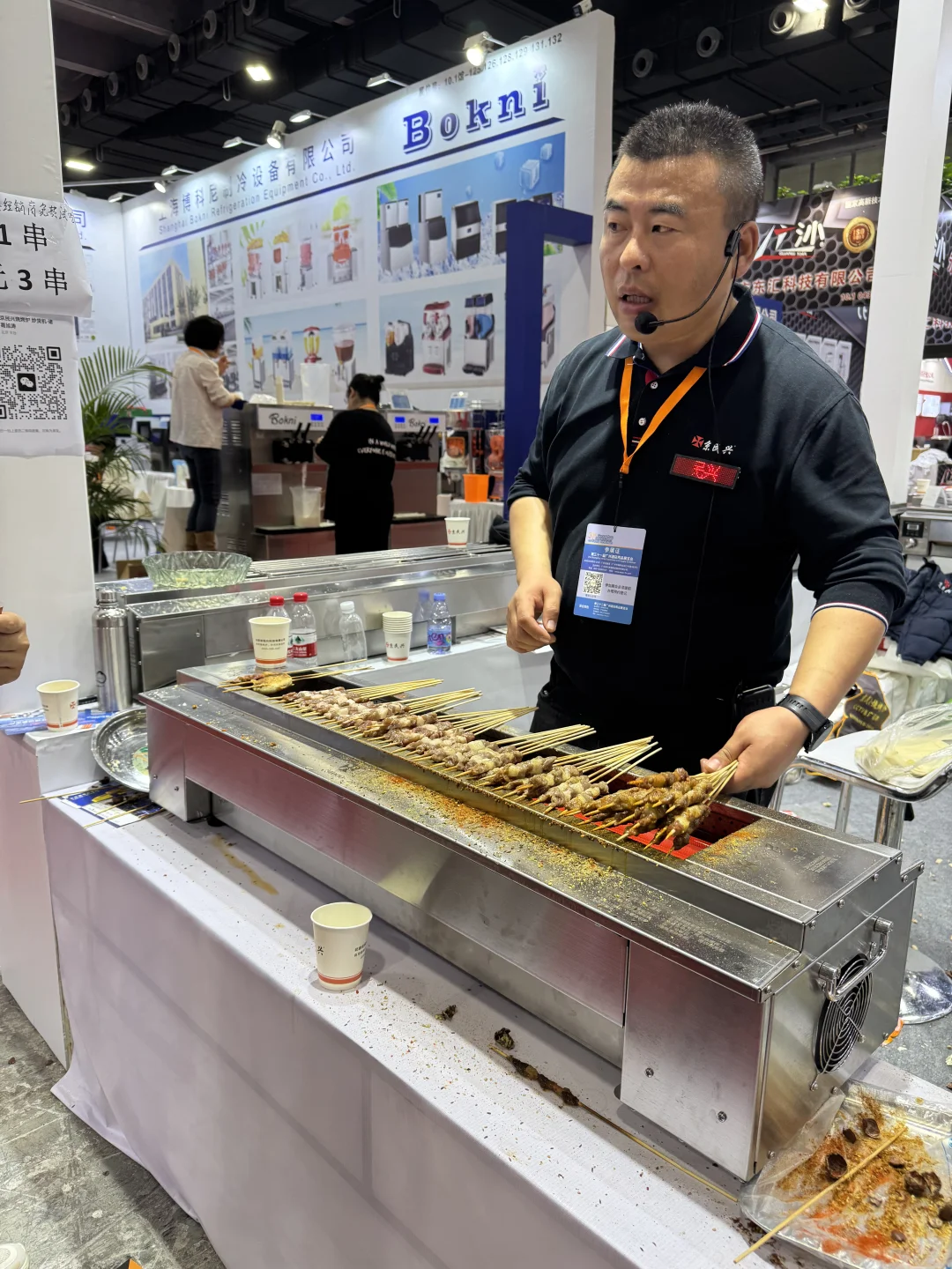 在酒店展做翻译可以吃到好多东西～