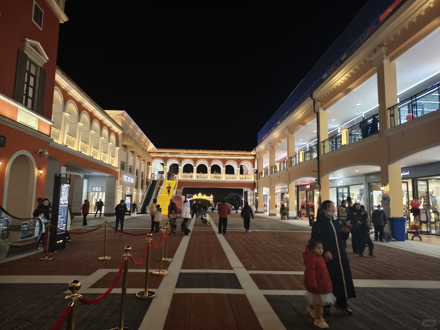 北国奥莱小镇九岁生日快乐?