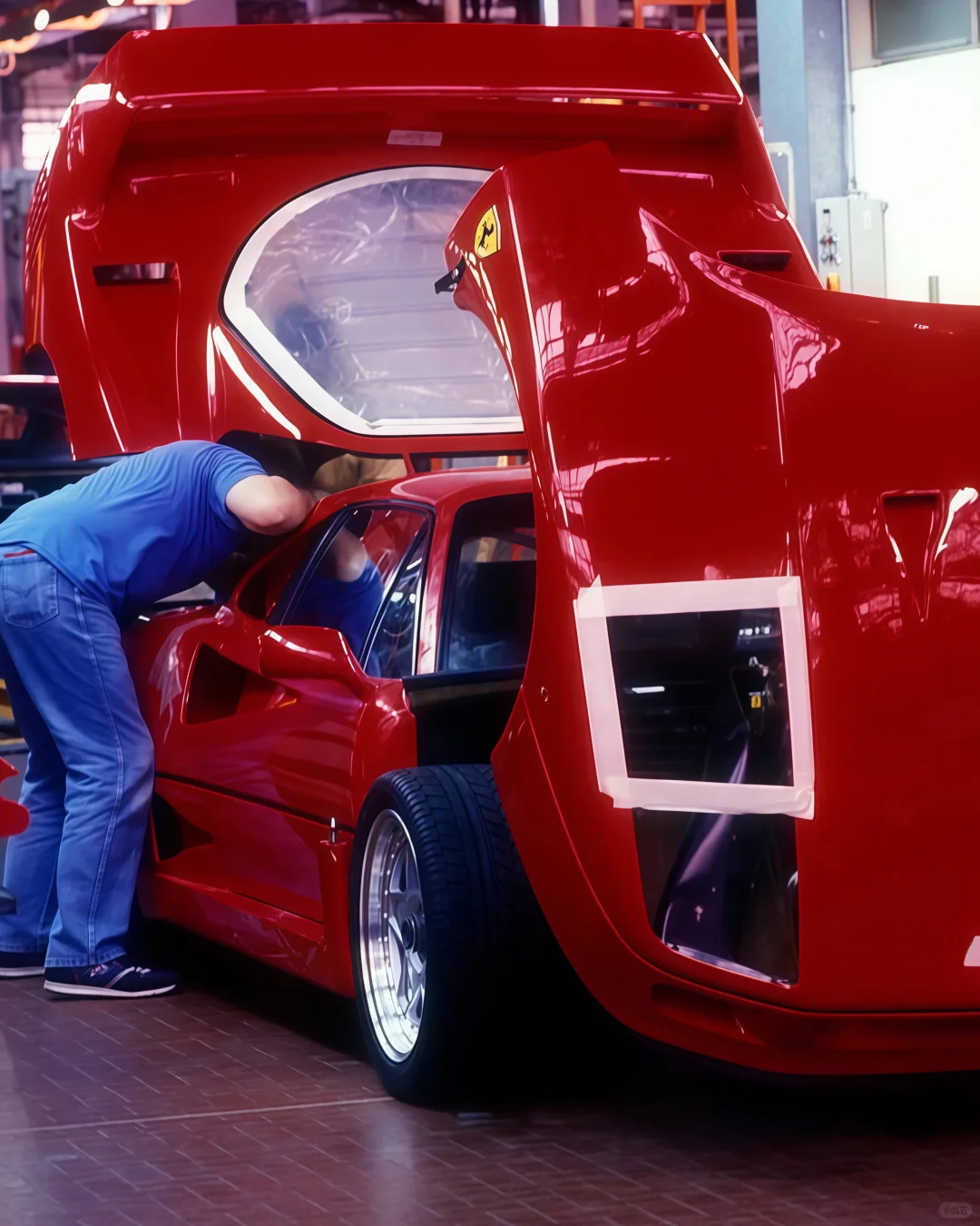 好喜欢看这种法拉利的老厂房生产线?