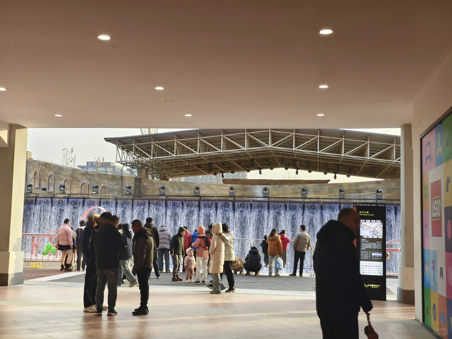 北国奥莱小镇九岁生日快乐?