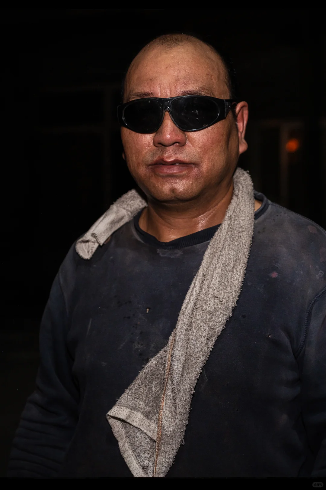 铁与火的碰撞-凌晨两点的铸造车间