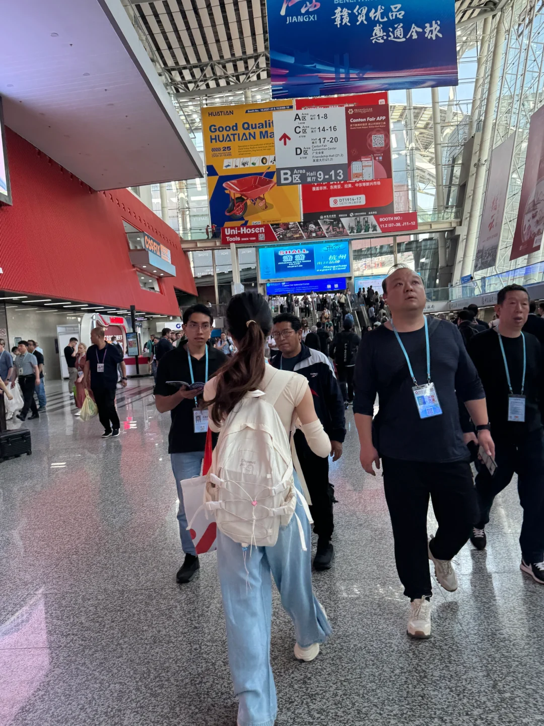 广交会发传单，翻译，收名片，开拓外国人