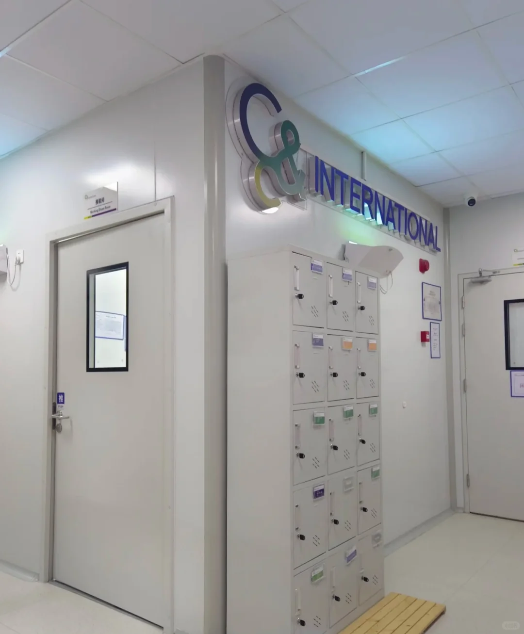 05女大学生勇闯化妆品厂亲身体验‼️