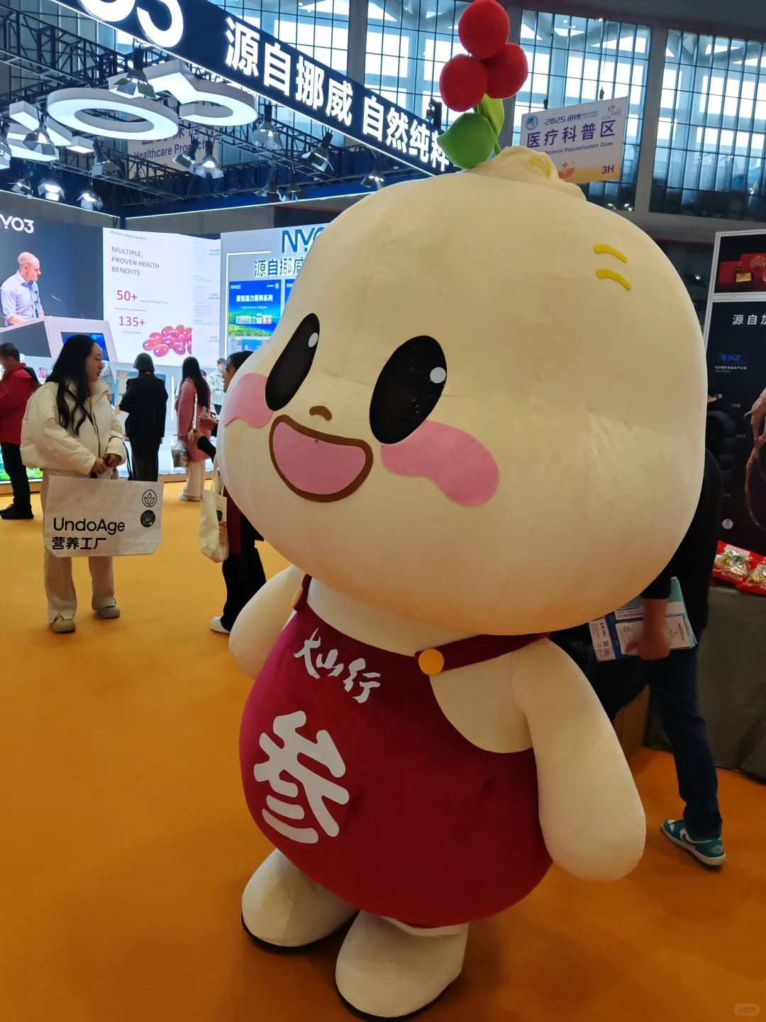 快来进博会领周边啦！