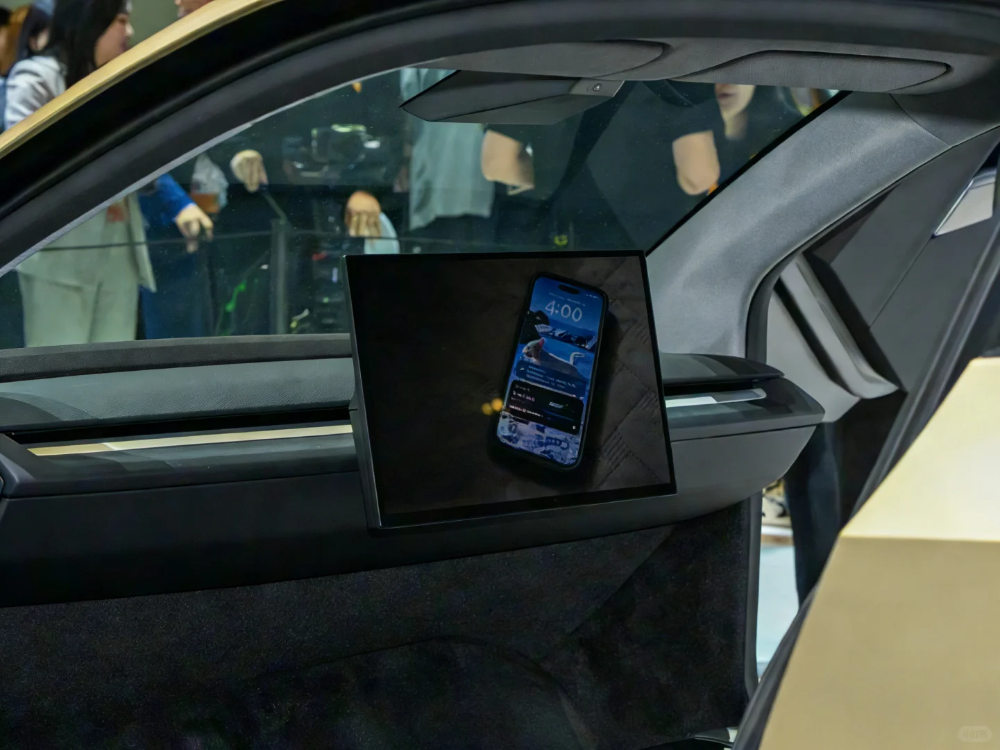 特斯拉Cybercab无人驾驶汽车实车路测曝光