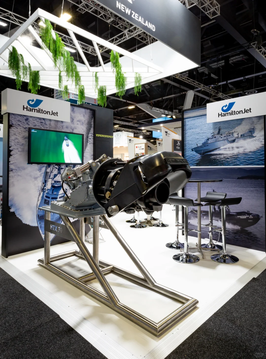 展会里的展台落地后应该怎样布置呢?