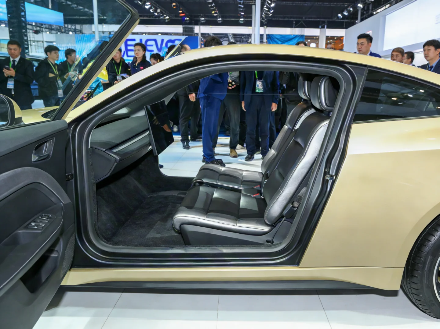 特斯拉Cybercab无人驾驶汽车实车路测曝光