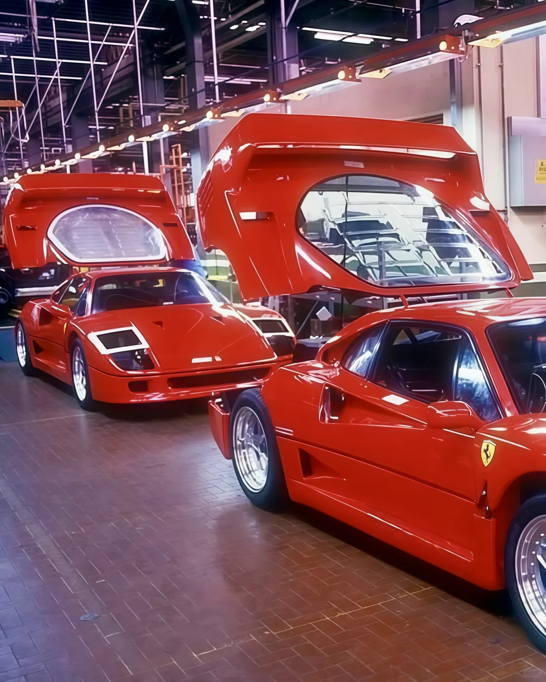 好喜欢看这种法拉利的老厂房生产线?