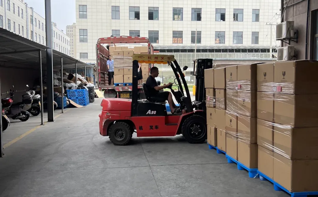 没靠自己，一周出了37条集装箱