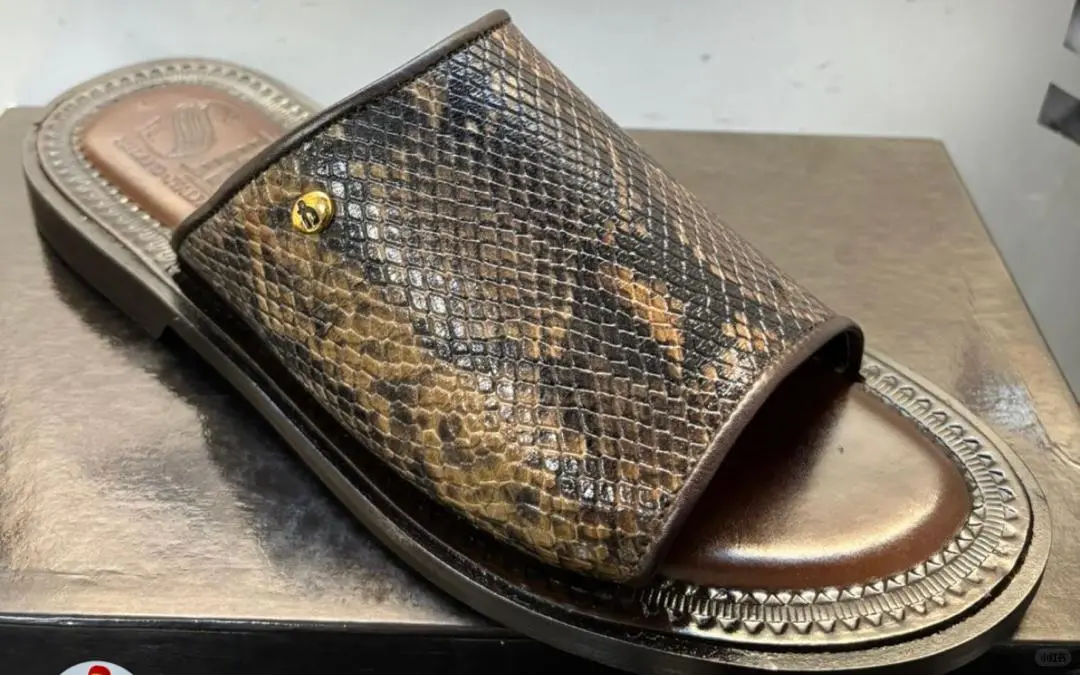 寻找男士皮革拖鞋供应商