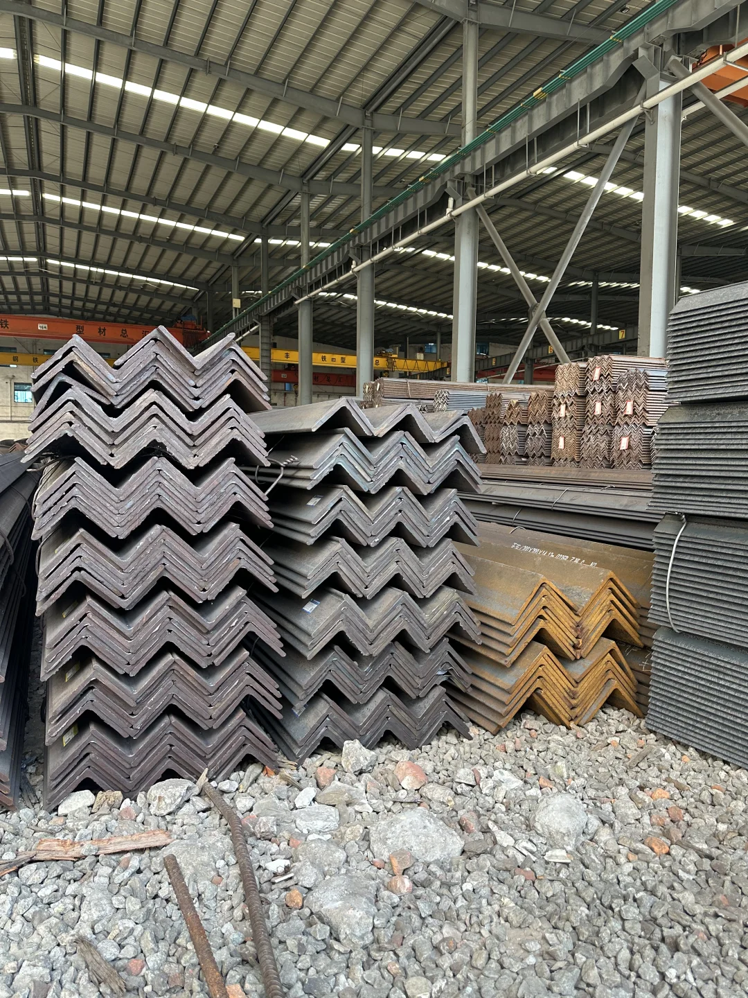 乐从钢铁世界 | 角钢源头供应，专业指南