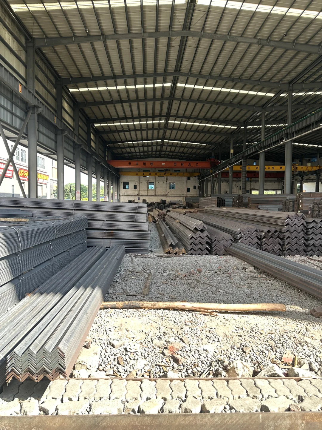 乐从钢铁世界 | 角钢源头供应，专业指南