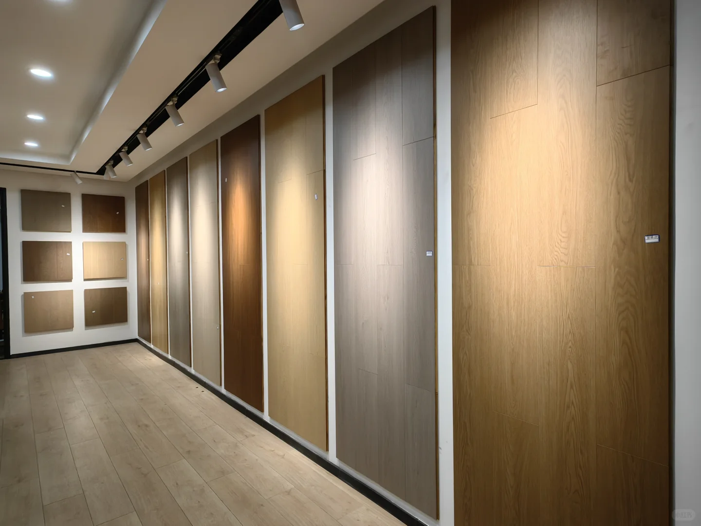 这家老板太实在了，吹牛都不会