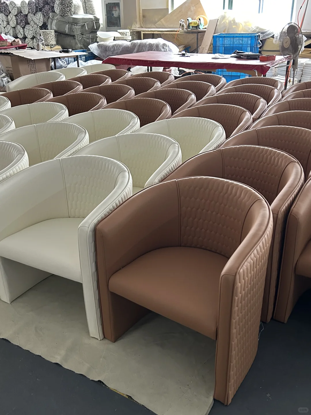 招4个外贸业务员兼职做这个品！